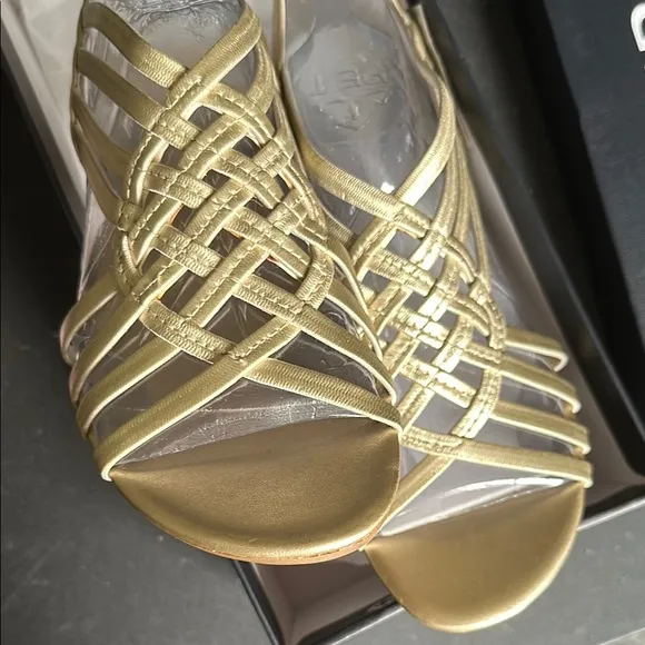 Naturalizer Women's Gold Sandals size 8