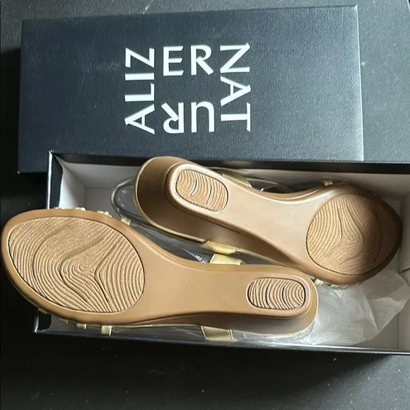Naturalizer Women's Gold Sandals size 8