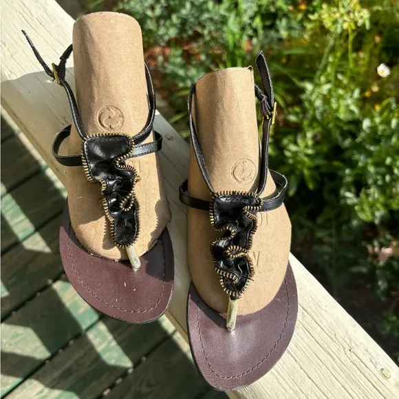 New 2 pair Girls Steve Madden Black Ruffle Sandal &amp; Silver Ruffle Sandal -Sz 1 M