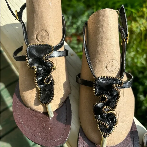 New 2 pair Girls Steve Madden Black Ruffle Sandal &amp; Silver Ruffle Sandal -Sz 1 M