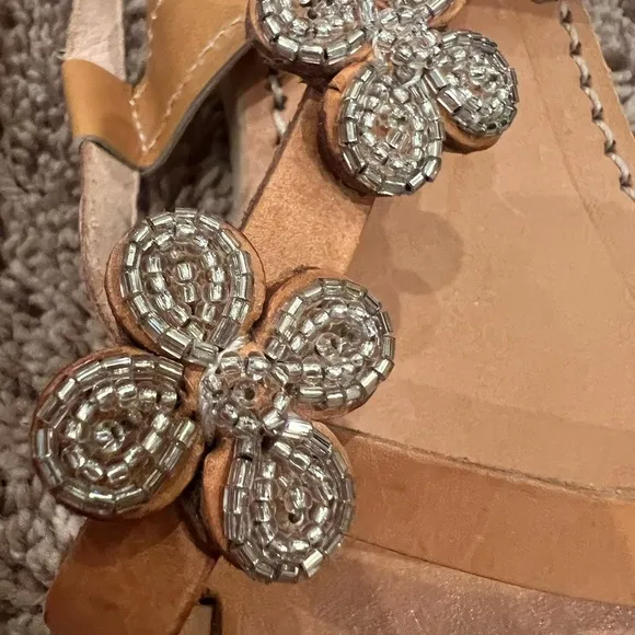 New 38 / 7 Anthropologie laidback London blyth flower embellished sandals tan