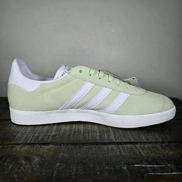 NEW Adidas Gazelle Womens Size 8.5 Casual Sneaker Shoe Matcha Green White IE0442