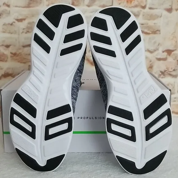 New APL Techloom Pro Knit Running Sneakers