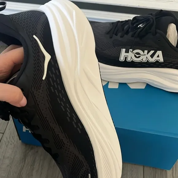 !!New Arrival!! Hoka men's skyflow sneakers