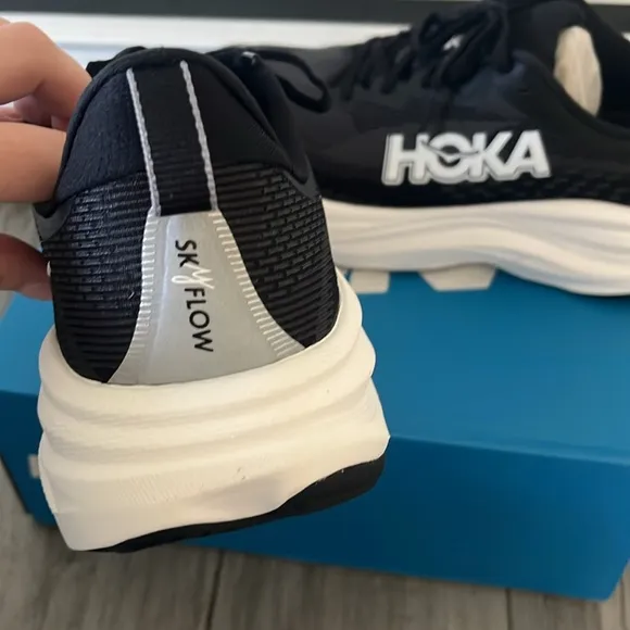 !!New Arrival!! Hoka men's skyflow sneakers