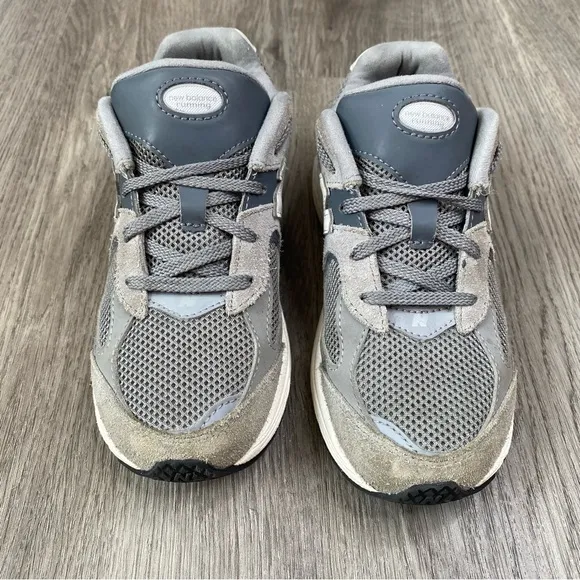 New Balance 2002R Gray Suede Shoes Size 2 Youth Sneakers Boys‎ PC2002ST Running