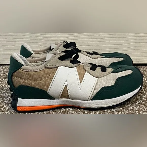 New Balance 327 Nightwatch Green Boys Size 8Y Athletic Shoes Sneakers