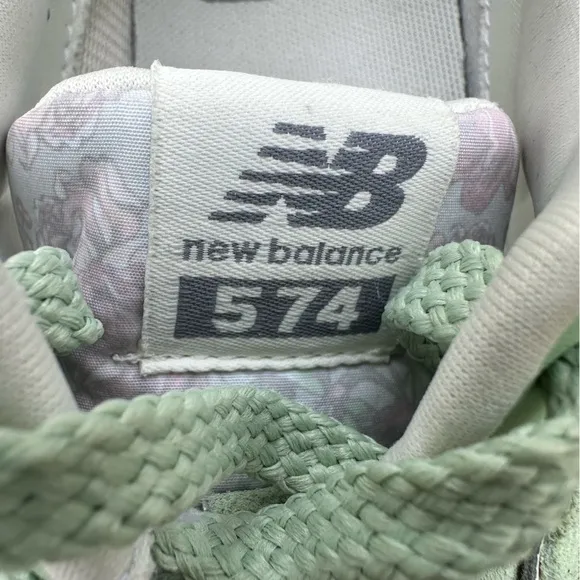 New Balance 574 Women's Running Lace-up Sneakers Size 5 READ