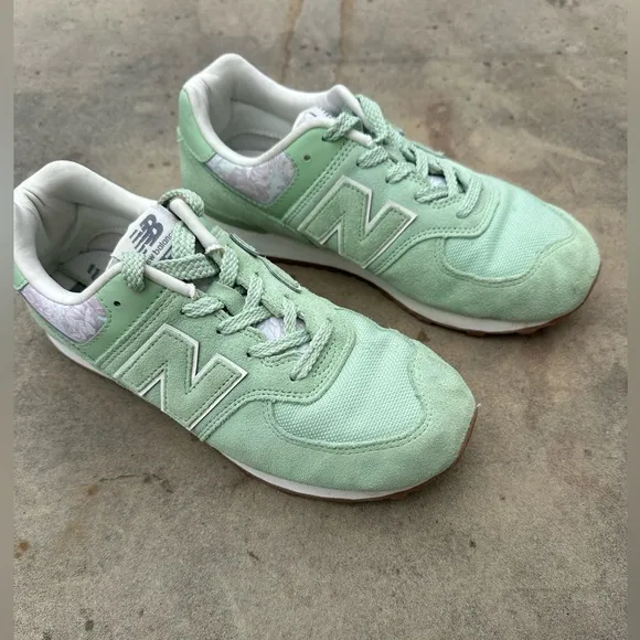 New Balance 574 Women's Running Lace-up Sneakers Size 5 READ