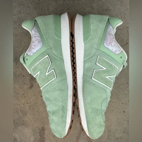 New Balance 574 Women's Running Lace-up Sneakers Size 5 READ