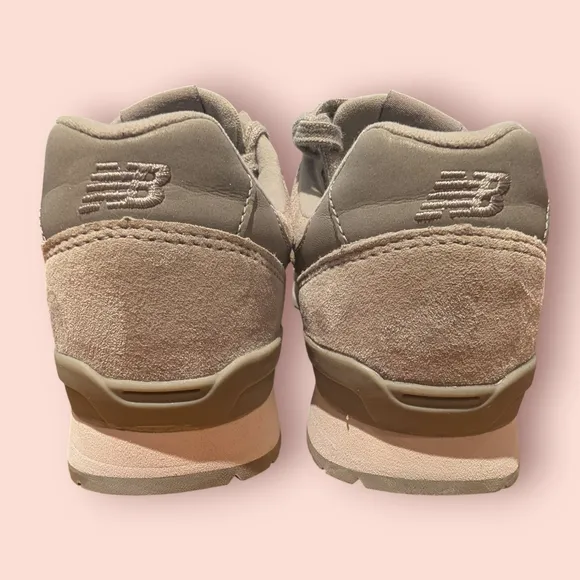 New Balance 696 Womens Size 9 Running Sneakers