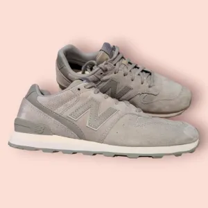 New Balance 696 Womens Size 9 Running Sneakers