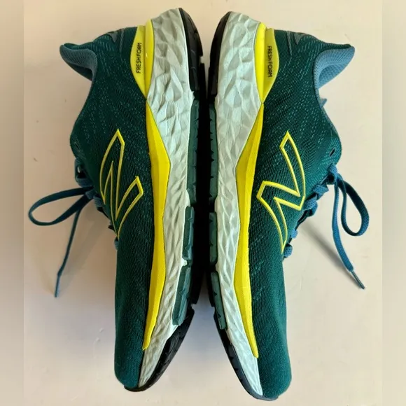 New Balance-Fresh Foam 880 Men’s running shoes in blue and green.Size 10