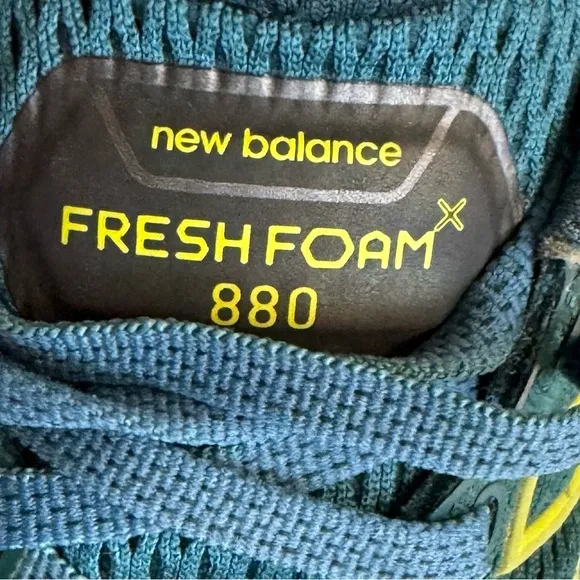 New Balance-Fresh Foam 880 Men’s running shoes in blue and green.Size 10