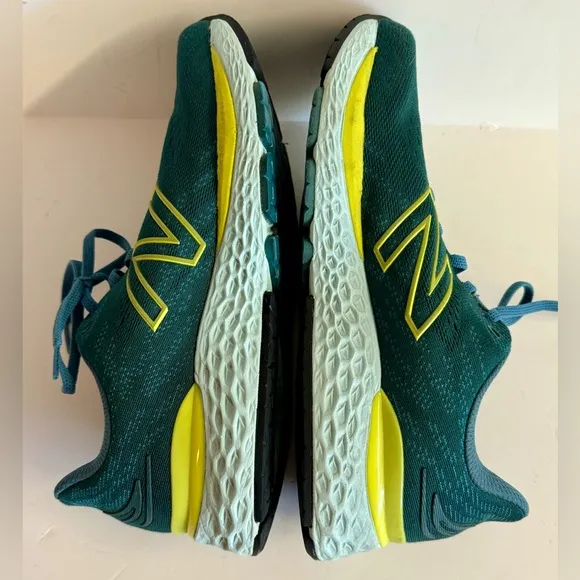 New Balance-Fresh Foam 880 Men’s running shoes in blue and green.Size 10