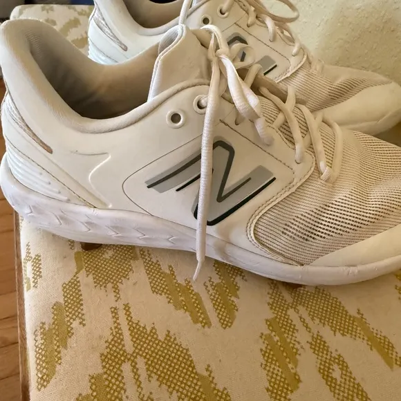 New Balance Fresh Foam Light Gray baseball cleats