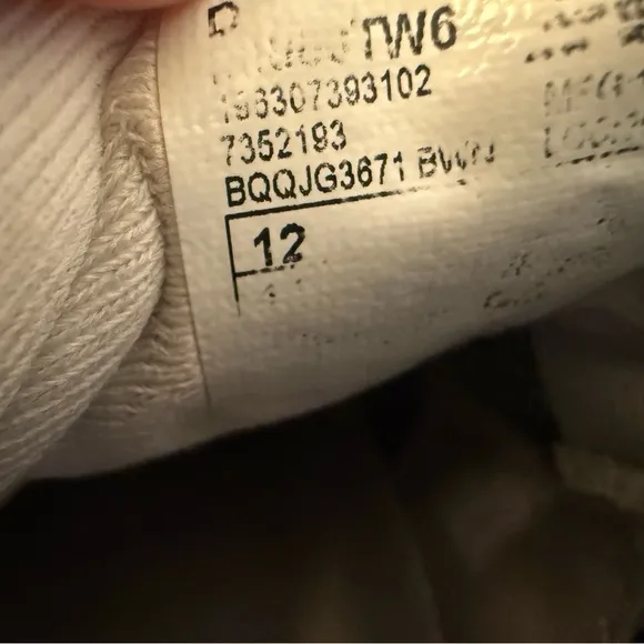 New Balance Fresh Foam Light Gray baseball cleats