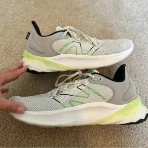 NEW BALANCE • Fresh Foam Roav White Ocean Grey' Sneakers Running Shoes