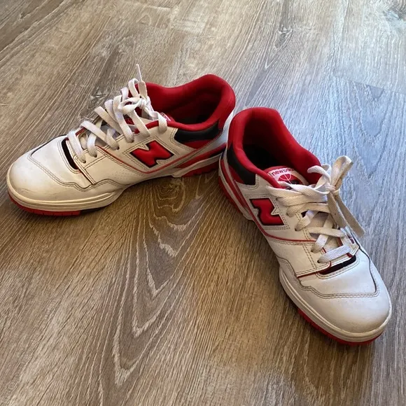 New Balance low top 550 basketball sneakers white/team red men’s size 8