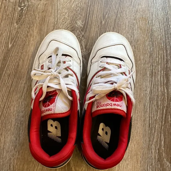 New Balance low top 550 basketball sneakers white/team red men’s size 8