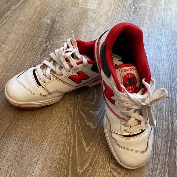 New Balance low top 550 basketball sneakers white/team red men’s size 8