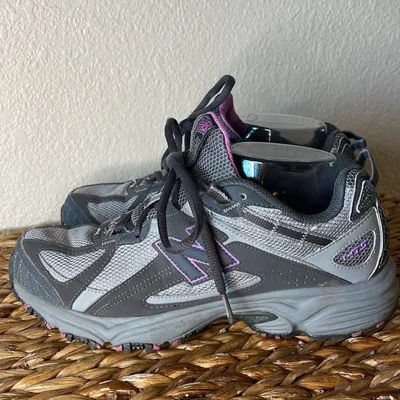 NEW BALANCE Women’s 411 All Terrain Shoes size 8 Grey/Purple