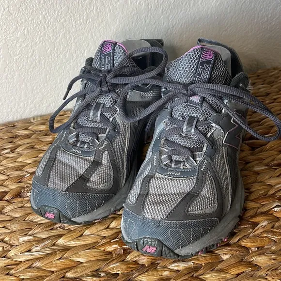 NEW BALANCE Women’s 411 All Terrain Shoes size 8 Grey/Purple