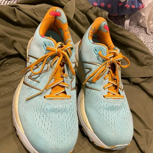 New Balance Women's, Fresh Foam 880 v2 Running Shoe - PERFECT CONDITION