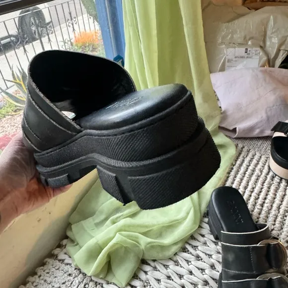 New black leather Ganni platform buckle sandals size 7