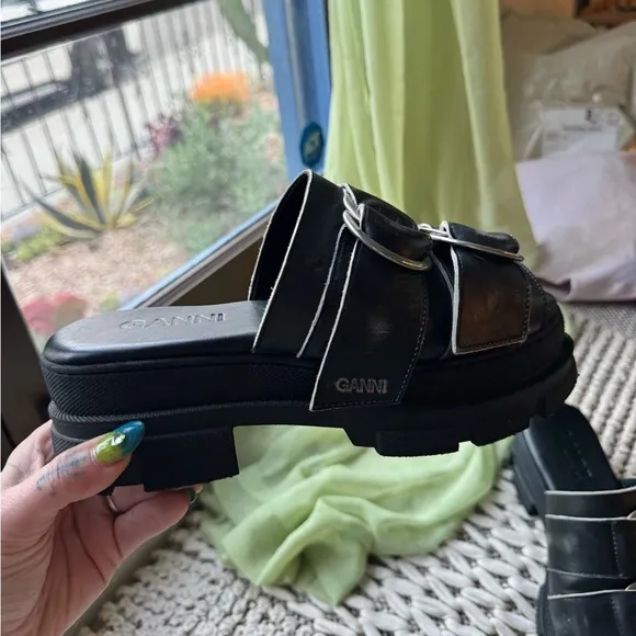 New black leather Ganni platform buckle sandals size 7
