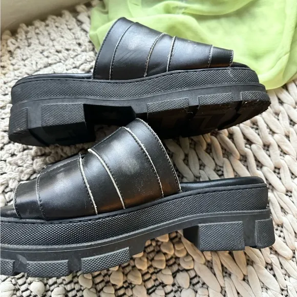 New black leather Ganni platform buckle sandals size 7