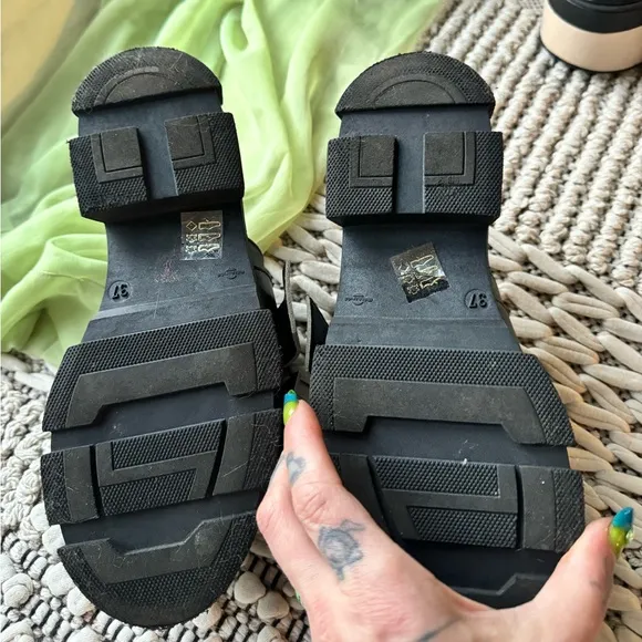 New black leather Ganni platform buckle sandals size 7
