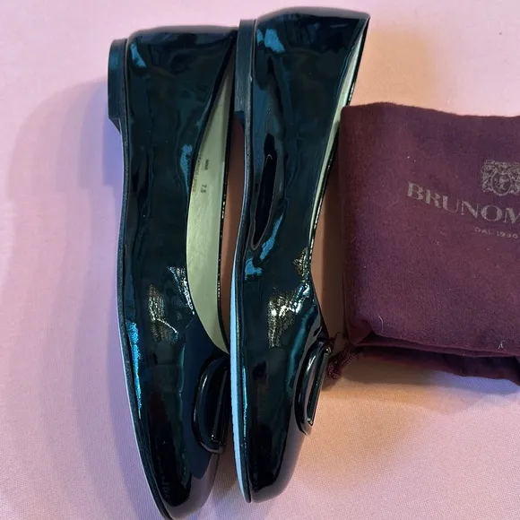 New Bruno Magli Patent Leather Flat Shoes. Black. Size. 7.5.