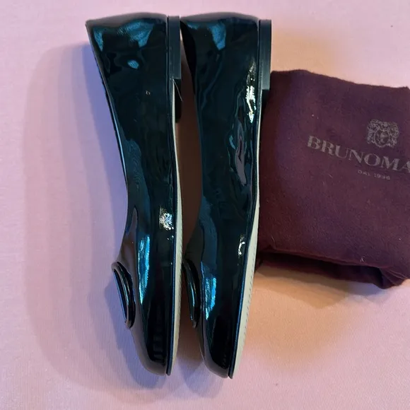 New Bruno Magli Patent Leather Flat Shoes. Black. Size. 7.5.