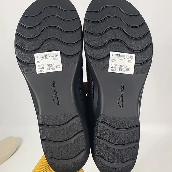 NEW Clarks Women's Cheyn Madi Low Heel Black Slip on Shoes Sz 7.5 NIB