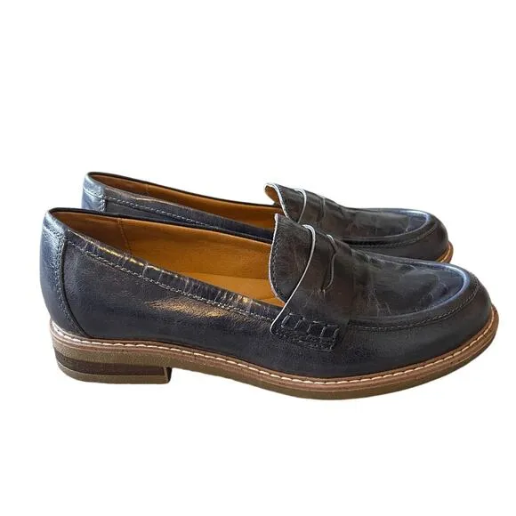 NEW! Earth Shoes 8 Javas Round Toe LEATHER Slip-on Penny Loafers COMFORT Blue