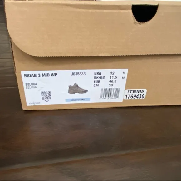 New in the box Merrill Moab 3 MID WP hiking shoes men’s size 12