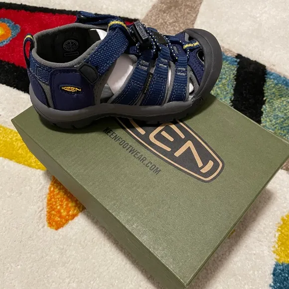 New KEEN Newport H2 Kids' Blue Depths Gargoyle hiking Sandals shoes