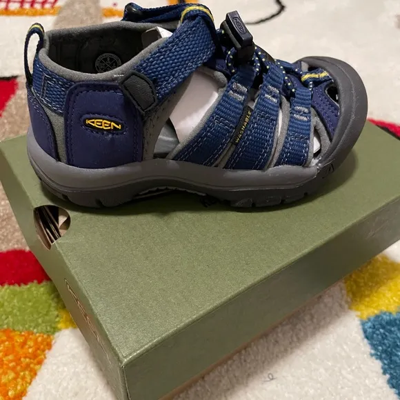 New KEEN Newport H2 Kids' Blue Depths Gargoyle hiking Sandals shoes