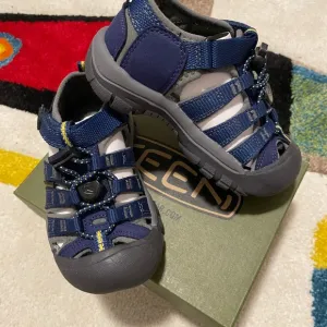 New KEEN Newport H2 Kids' Blue Depths Gargoyle hiking Sandals shoes
