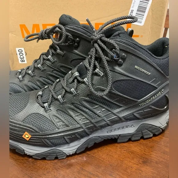 New men’s Merrill Moab Velocity Mid Waterproof Carbon Fiber Boots Size 11.5