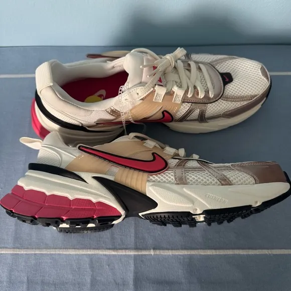 NEW Nike V2K Run Women’s Guava Ice/Aster Pink Sneakers
