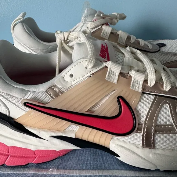 NEW Nike V2K Run Women’s Guava Ice/Aster Pink Sneakers