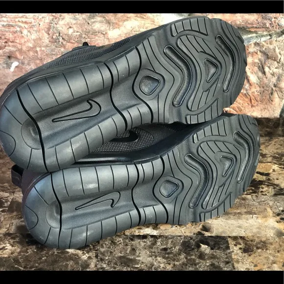 NEW  Nike Women's Air Max 200 Running Sneakers