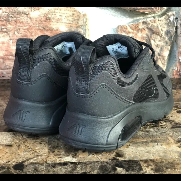 NEW  Nike Women's Air Max 200 Running Sneakers