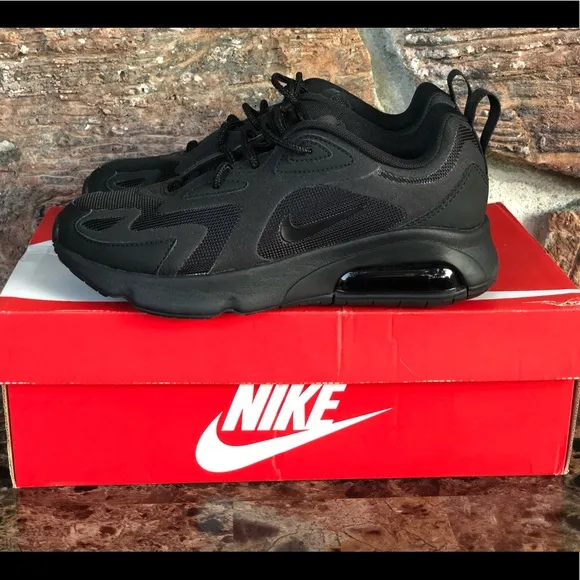 NEW  Nike Women's Air Max 200 Running Sneakers