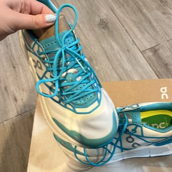 !!New!! On cloudnova z5 women's sneakers