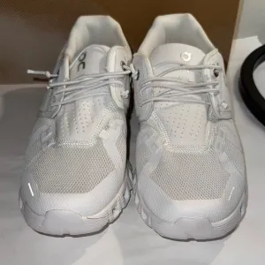 New On Running All White Sneakers Cloud 5 women’s size 8