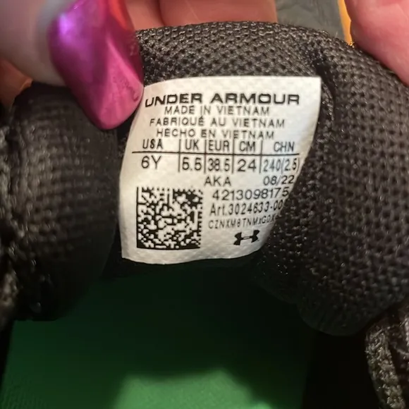 NEW Size: 6Y Under Armour Kids Assert sneakers, black, green, blue, and white