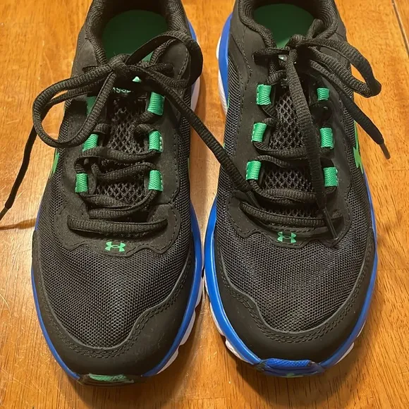 NEW Size: 6Y Under Armour Kids Assert sneakers, black, green, blue, and white